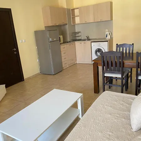 3 Family With Pool View *