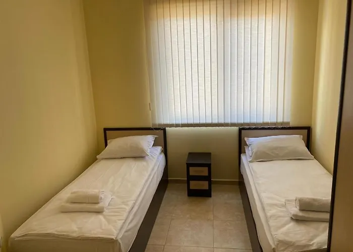 3 Family With Pool View Apartment